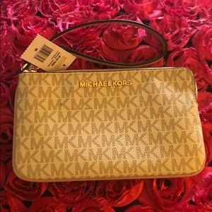 Michael kors wristlet